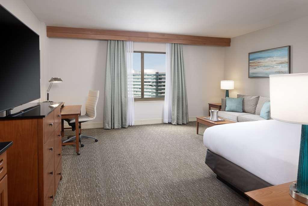 Hilton St. Petersburg Carillon Park Hotel Room photo